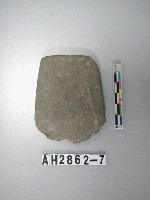 藏品(小型片狀磨製石斧)的圖片